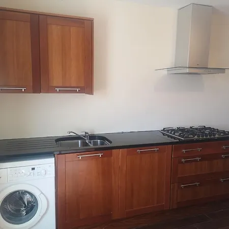 3 Bed House With 2 Living Areas And 2 Bathrooms