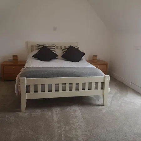 3 Bed House With 2 Living Areas And 2 Bathrooms * Athy