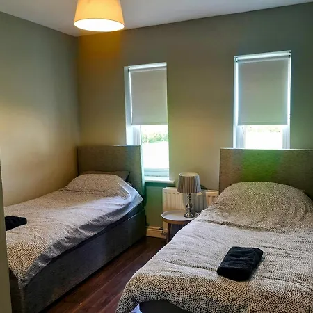 Holiday home 3 Bed House With 2 Living Areas And 2 Bathrooms *