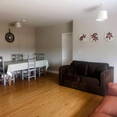 3 Bed House With 2 Living Areas And 2 Bathrooms